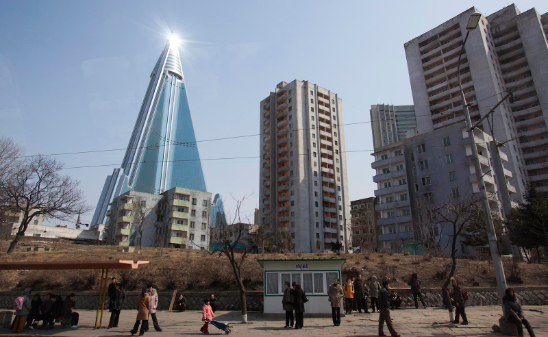Illustration for article titled The Stark Beauty Of The World's Tallest Unoccupied Buildings
